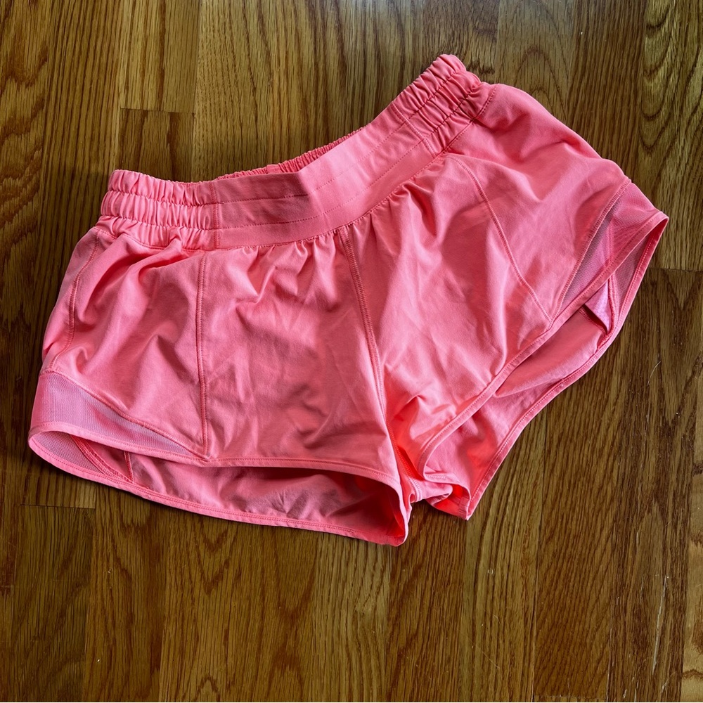 Lululemon Hotty Hot Low-Rise Shorts 2.5” Sunset size 6